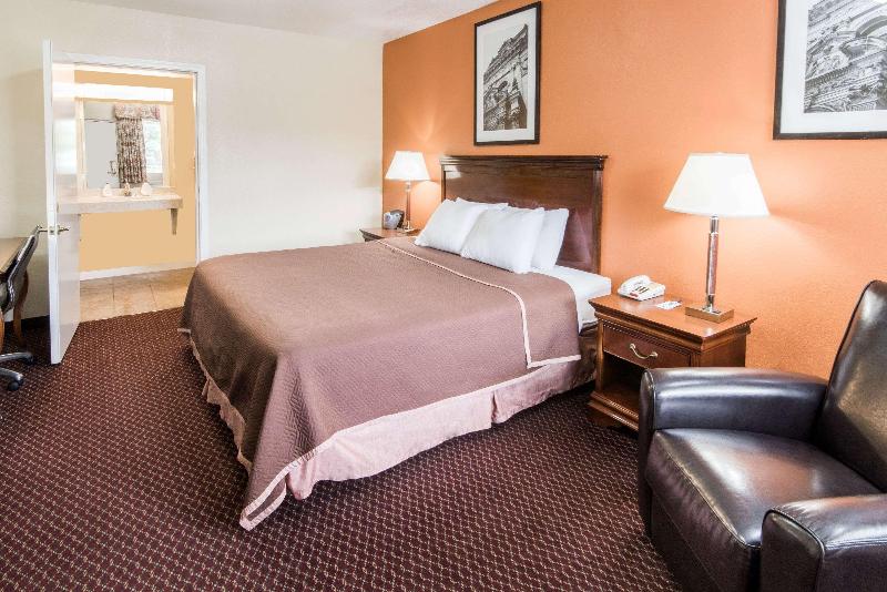 带大床的标准间, Grove City Travel Inn Columbus South