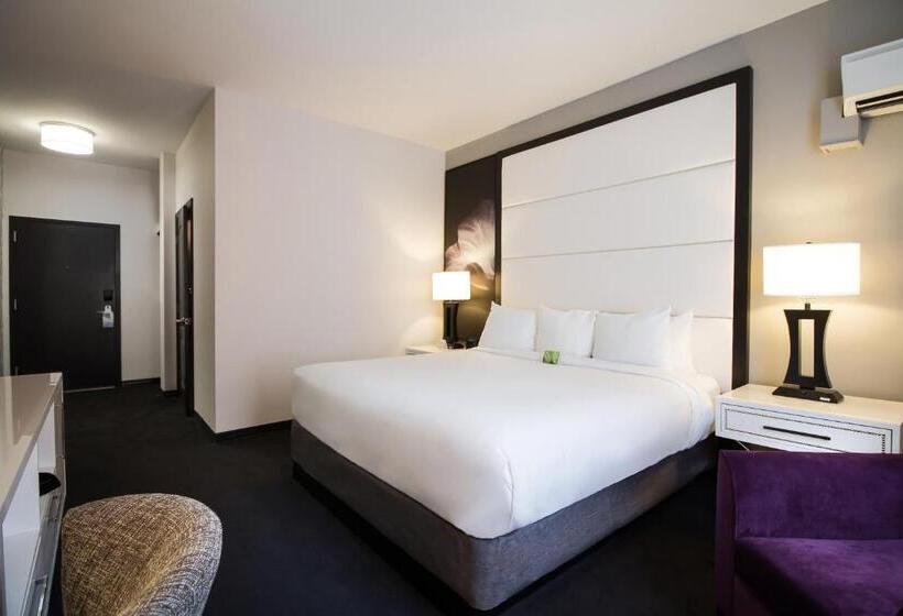 מיטת קינג בסוויטה, Tryp By Wyndham Savannah