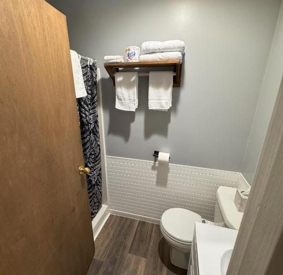 キングサイズベッドのスタンダードルーム, Lake Ontario Motel & Inn