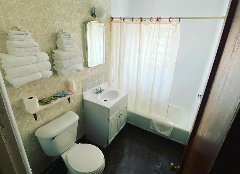 Семейный Номер, Rainbow Motel