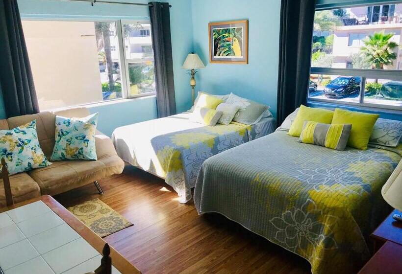 带2个双人床的标准工作室, Ebb Tide Resort
