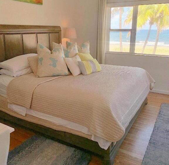 キングサイズベッドのスタンダードルーム, Ebb Tide Resort