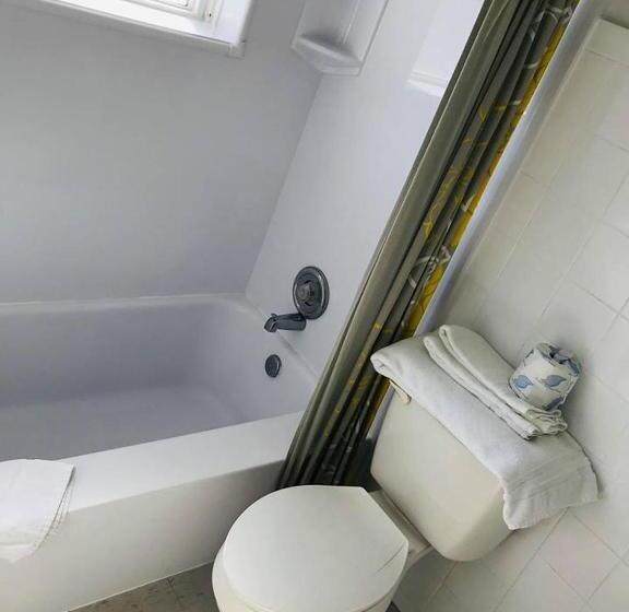 キングサイズベッドのスタンダードルーム, Ebb Tide Resort