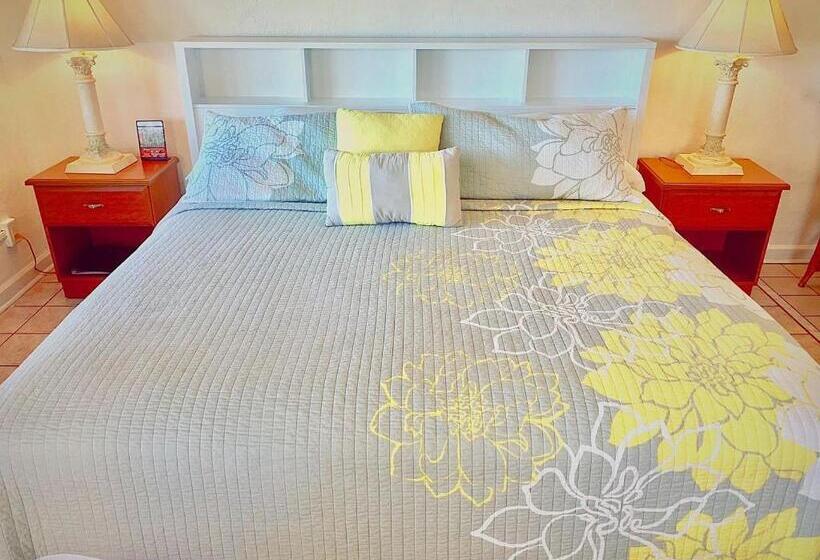 キングサイズベッドのスタンダードルーム, Ebb Tide Resort