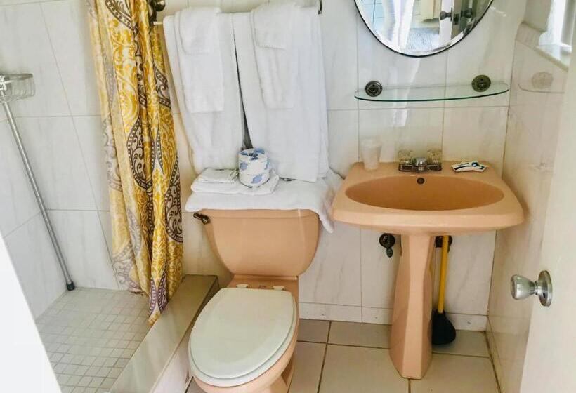 庭の見える1ベッドルームアパートメント, Ebb Tide Resort