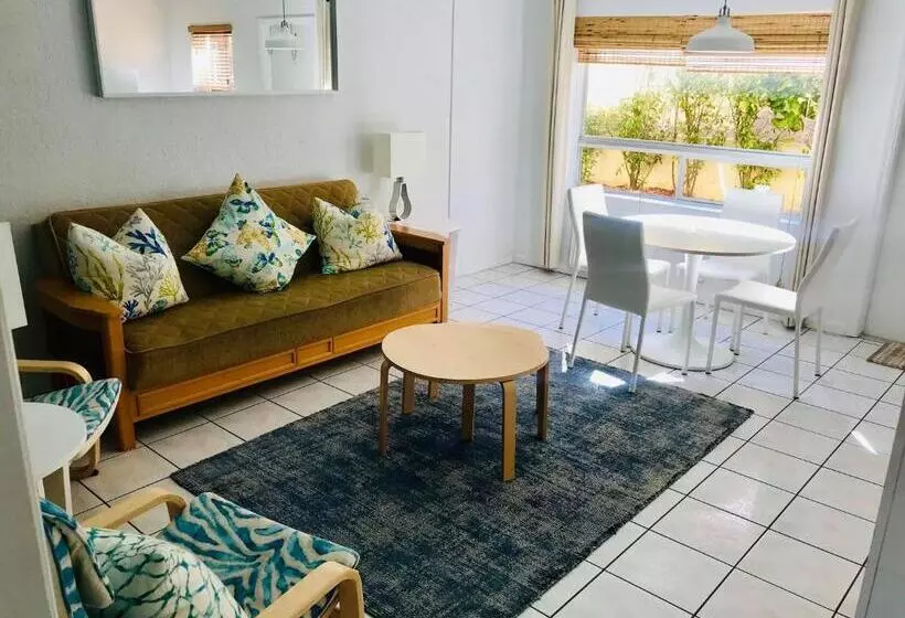 庭の見える1ベッドルームアパートメント, Ebb Tide Resort