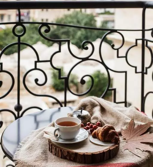 キングサイズベッド、シティビューデラックスルーム, Four Seasons Hotel Baku