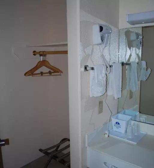 キングサイズベッドのスタンダードルーム, Americas Best Value Inn Lubbock East