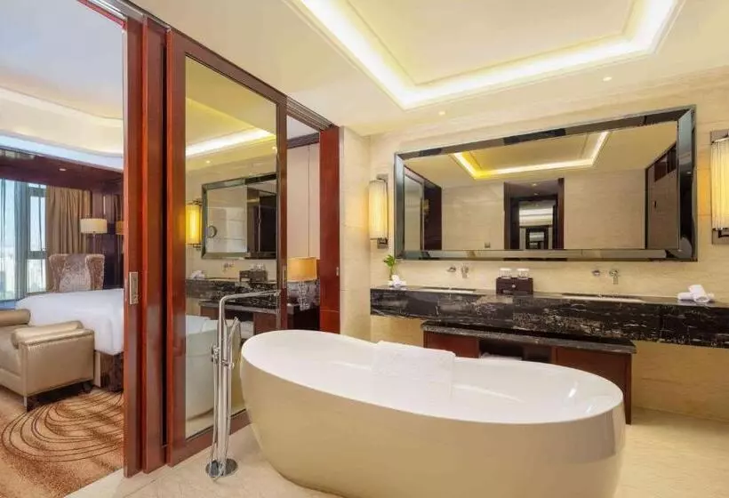 キングサイズベッドのデラックススイート, Crowne Plaza Lanzhou By Ihg