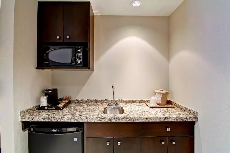 Sviitti King-vuode, Holiday Inn Express Hotel & Suites Waterloo   St. Jacobs Area, An Ihg