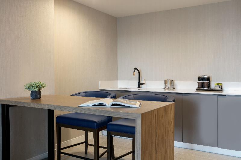 Люкс Кровать Кинг, Holiday Inn Express Hotel & Suites Waterloo   St. Jacobs Area, An Ihg