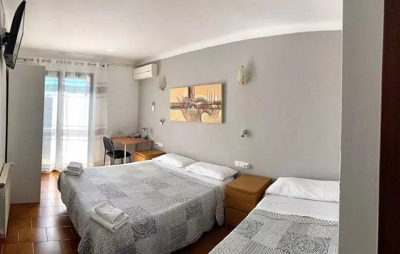 اتاق استاندارد سه نفره, Les Roques