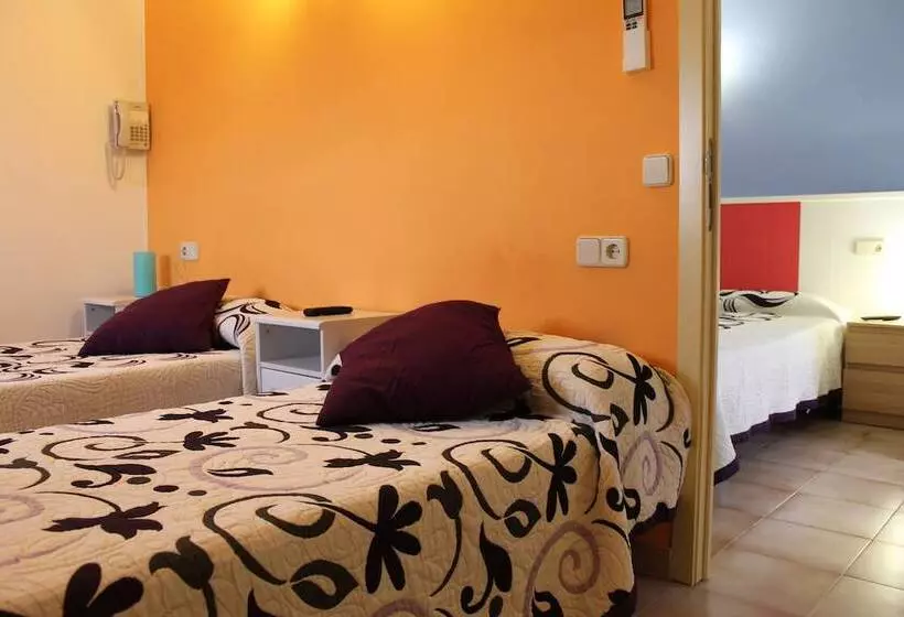 اتاق استاندارد چهار تخته, Les Roques