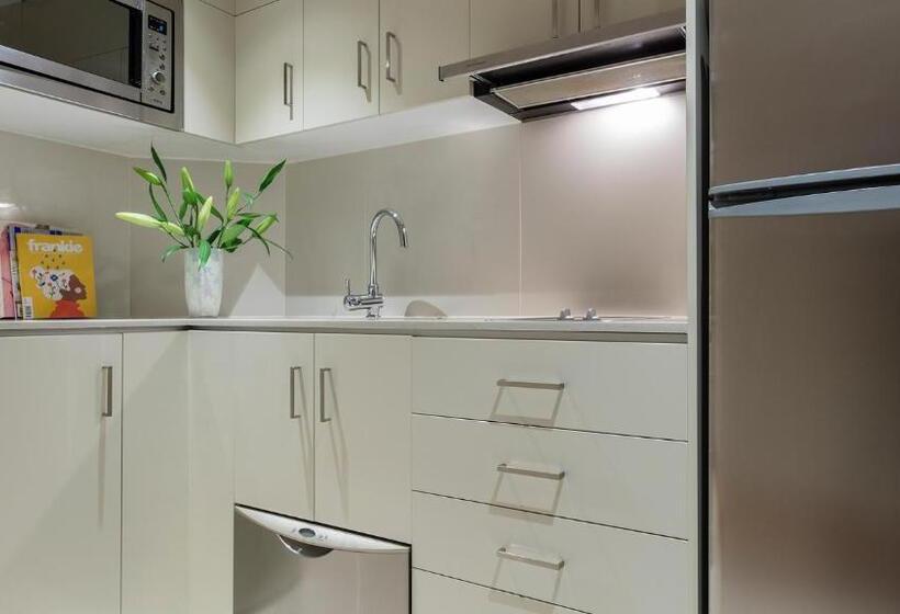 إستوديو قياسى مطل على البحر, Oaks Gold Coast