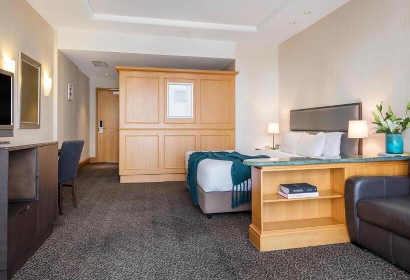 غرفة قياسية, Oaks Gold Coast