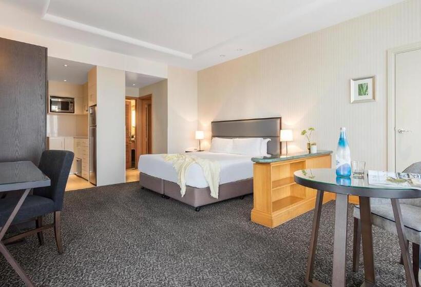 إستوديو قياسى, Oaks Gold Coast