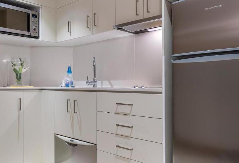 إستوديو قياسى, Oaks Gold Coast