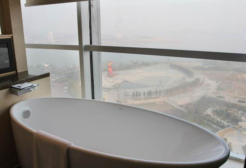 Люкс Повышенной Комфортности, Pullman Linyi Lushang