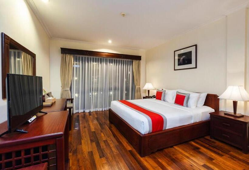 اتاق لوکس با چشم‌انداز استخر, Saem Siemreap