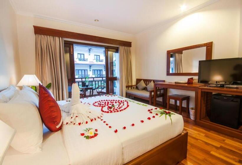 اتاق لوکس با چشم‌انداز استخر, Saem Siemreap