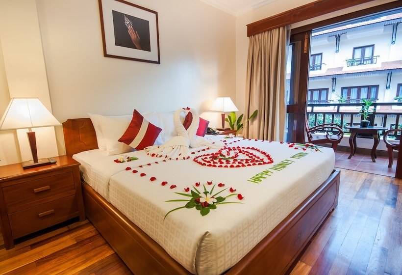 اتاق لوکس با چشم‌انداز استخر, Saem Siemreap