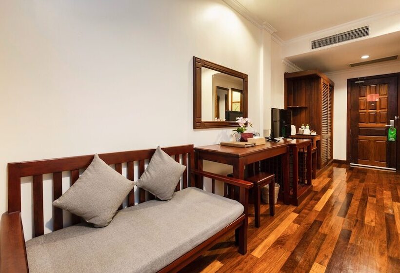 اتاق لوکس با چشم‌انداز استخر, Saem Siemreap