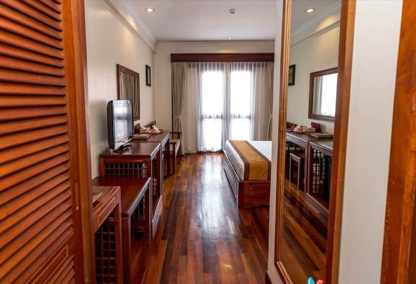 اتاق لوکس با چشم‌انداز استخر, Saem Siemreap