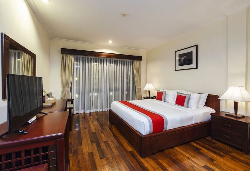 اتاق لوکس با چشم‌انداز استخر, Saem Siemreap