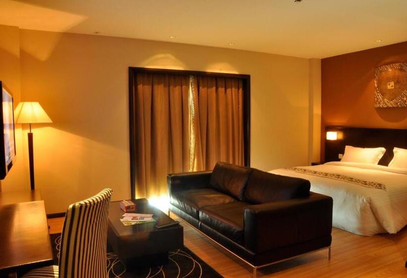 سوییت اجرایی, Tat Place