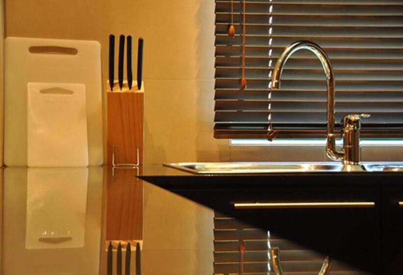 اتاق استاندارد, Tat Place