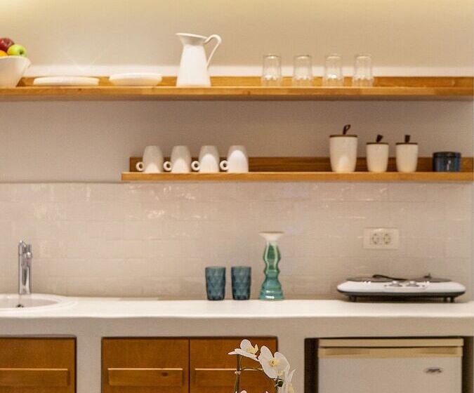 Standard Studio, Margarenia