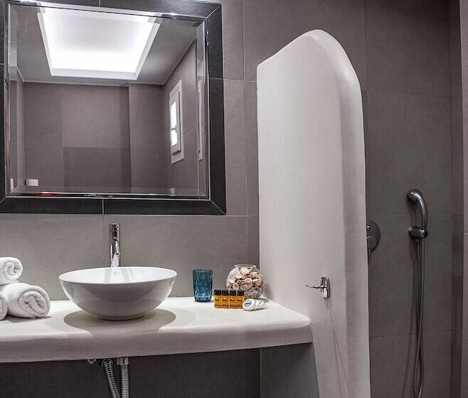 Standard Studio, Margarenia