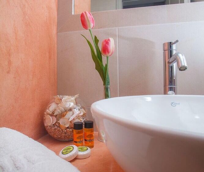 Standard Studio, Margarenia