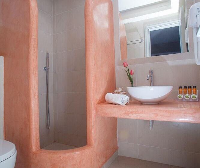 Standard Studio, Margarenia