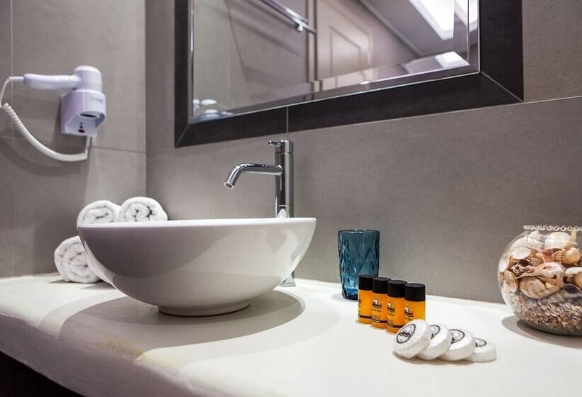 Standard Studio, Margarenia