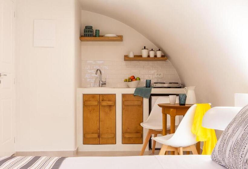 Standard Studio, Margarenia