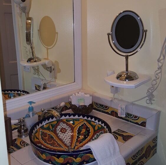 Номер Deluxe, The Caribbean Court Boutique