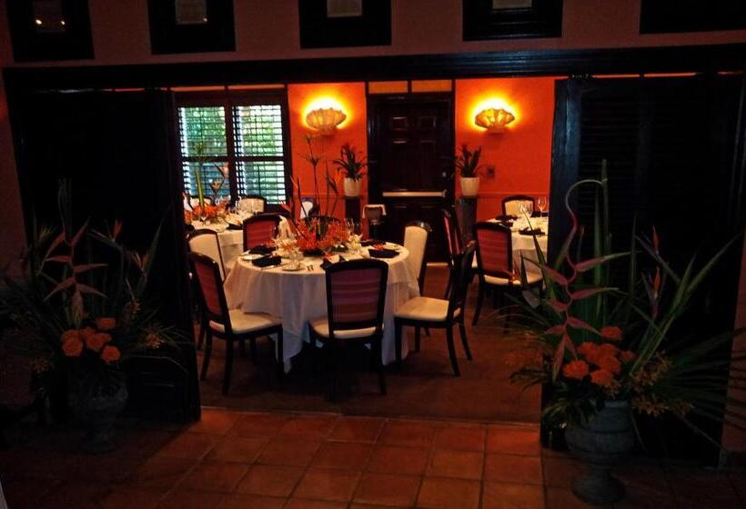 Номер Deluxe Вид на Бассейн, The Caribbean Court Boutique