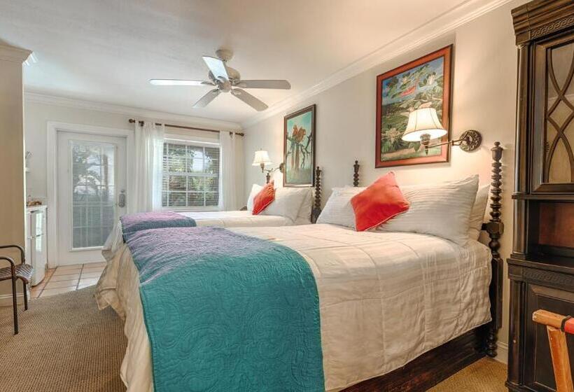 غرفة قياسية مطلّة علي حمام السباحة, The Caribbean Court Boutique