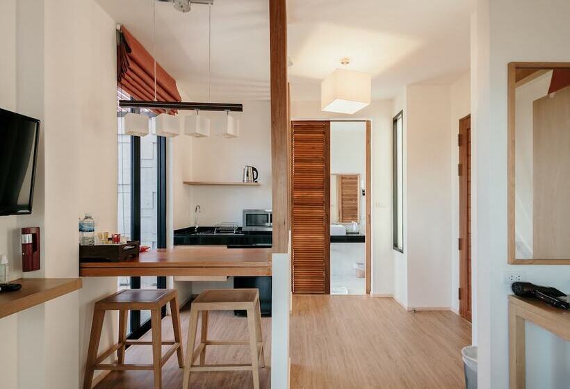 סטודיו דלוקס, The Mangrove By Blu Monkey