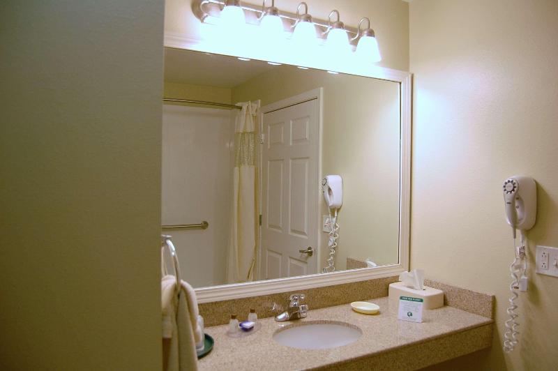 جناح سرير كينج, Best Western Plus Midamerica