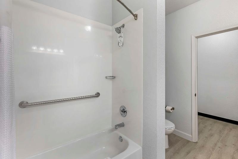 جناح سرير كينج, Best Western Plus Midamerica