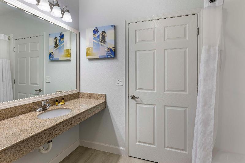 غرفة قياسية سرير كينج, Best Western Plus Midamerica