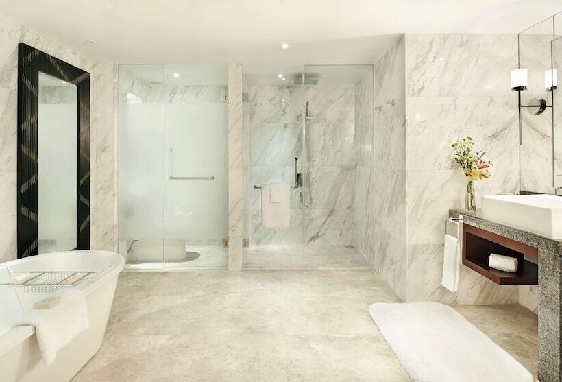 سوییت, Fairmont Makati