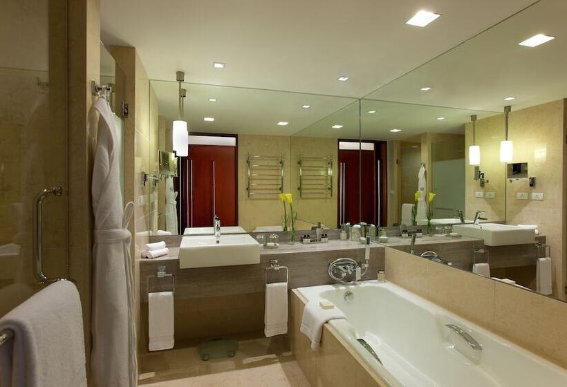 اتاق استاندارد با تخت بزرگ, Fairmont Makati