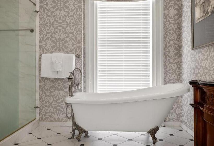 带大床的套房, Hamilton Turner Inn