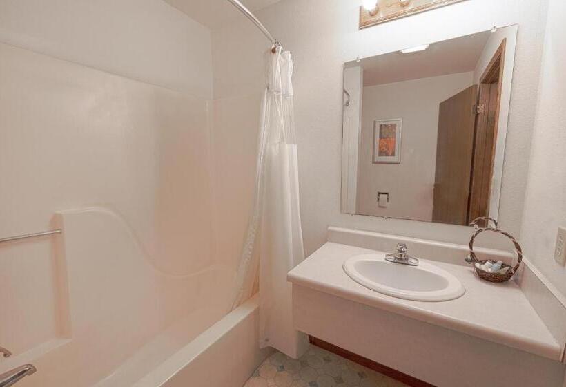 Номер Стандарт 2 Двуспальные Кровати, Harlan Inn And Suites