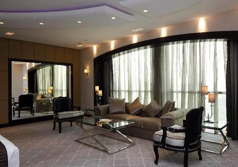 スイート, Holiday Inn Meydan, An Ihg