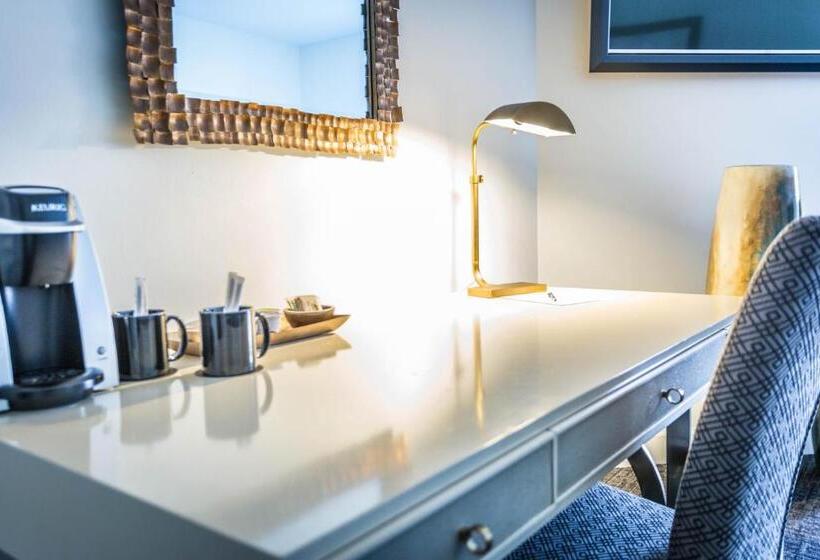 스위트 킹사이즈 침대, The Delafield