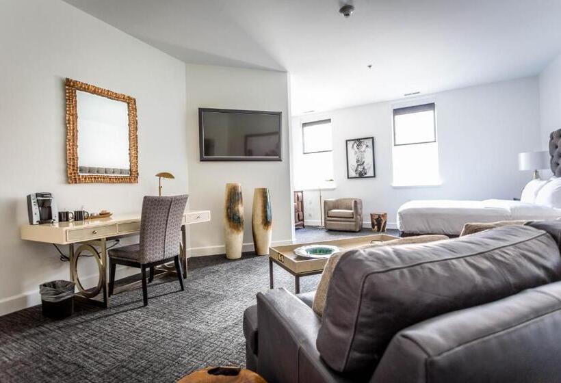 스위트 킹사이즈 침대, The Delafield